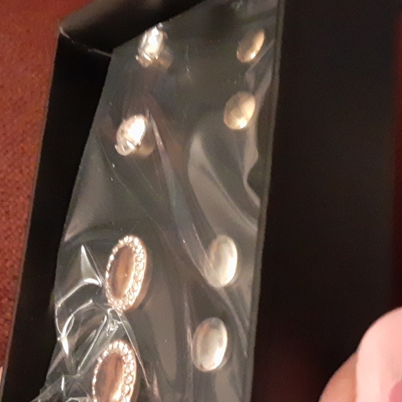 Avon Tritone Stud Earring 4pc Set $12 Free Gift With Purchase - Picture 2 of 10